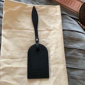 Authentic, new condition. Black luggage tag